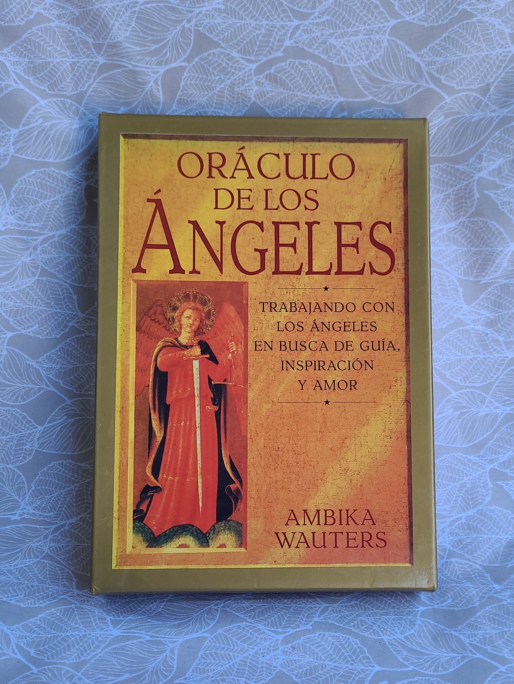 Oráculo de los Ángeles (Spanish Oracle Deck) Cartas + Libro Tapa Dura (Español)